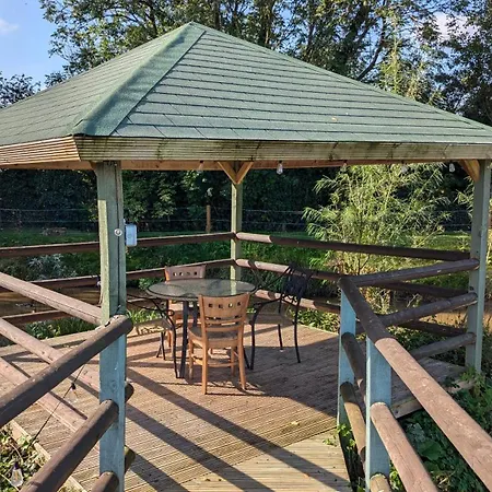 Sunset Retreats The Ice Viking Villa Worcester Exterior photo